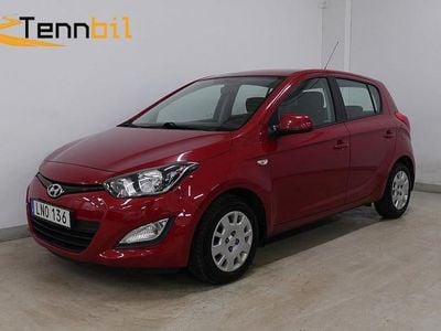 Begagnad Hyundai i20 Select 84 HK (61 kW) 2014 Röd Halvkombi