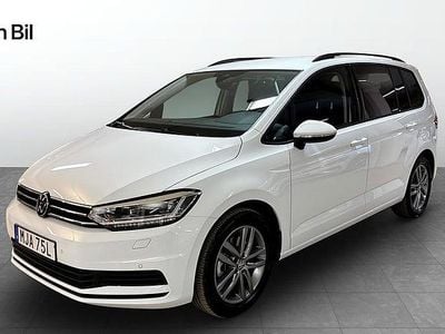 Pure white Begagnad 2024 VW Touran Minibuss | 359 900 kr (Bra pris)