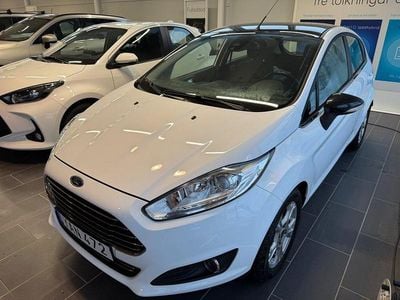 Vit Begagnad 2016 Ford Fiesta Titanium Halvkombi | 129 000 kr (Lite dyr)