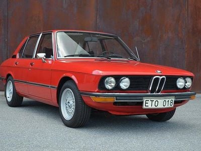 Begagnad BMW 520 116 HK (85 kW) 1973 Röd Sedan