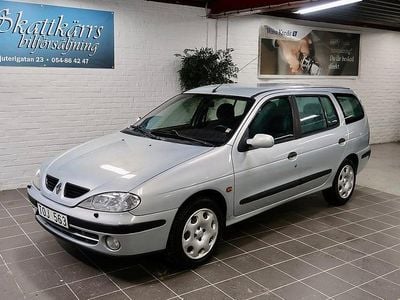 Grå Begagnad 2002 Renault Mégane GrandTour Authentique Kombi | 17 000 kr (Marknadspris)