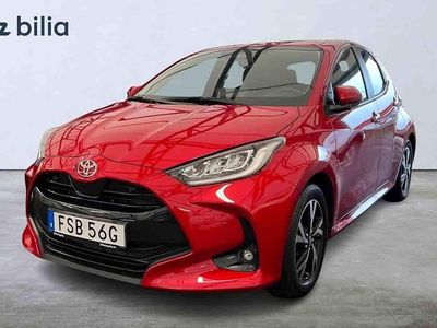 Röd Begagnad 2025 Toyota Yaris Hybrid Halvkombi | 259 000 kr