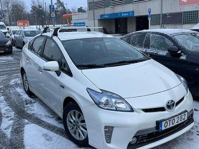 Begagnad Toyota Prius Plug-in Hybrid 136 HK (100 kW) 2014 Vit metallic Halvkombi