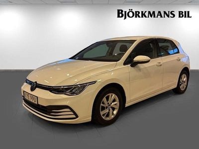 Vit Begagnad 2022 VW Golf VIII Halvkombi | 209 000 kr (Marknadspris)