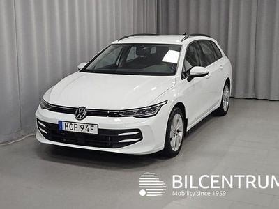 Vit Begagnad 2024 VW Golf VIII Life Kombi | 309 900 kr (Marknadspris)