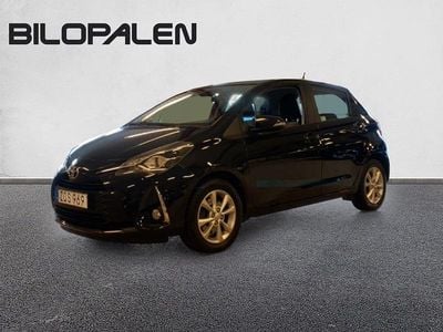Svart Begagnad 2017 Toyota Yaris Halvkombi | 108 800 kr (Marknadspris)