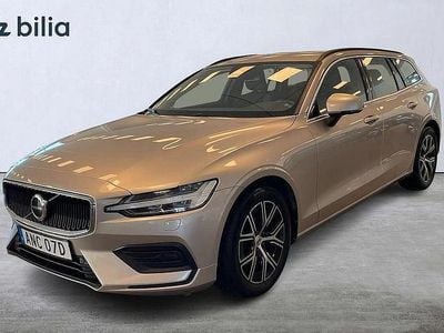 Ljusgrå Begagnad 2023 Volvo V60 Core Kombi | 314 900 kr (Superpris)