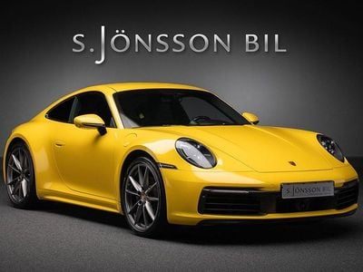 Begagnad Porsche 911 Carrera 385 HK (283 kW) 2019 Gul Sportkupé