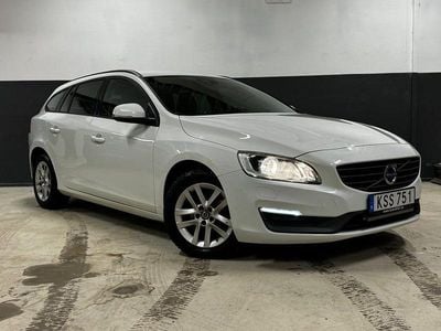 Begagnad Volvo V60 Kinetic 116 HK (85 kW) 2015 Vit Kombi