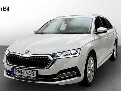 Vit Begagnad 2024 Skoda Octavia Style Kombi | 314 900 kr (Superpris)