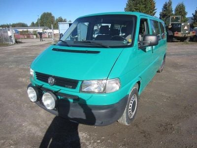 Grön Begagnad 2003 VW Caravelle Minibuss | 1 000 kr