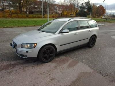 Begagnad Volvo V50 Kinetic 126 HK (92 kW) 2005 Ljusgrå Kombi
