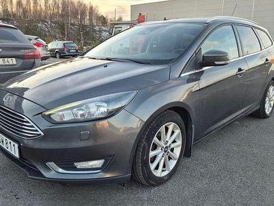 Grå Begagnad 2015 Ford Focus Titanium Kombi | 64 900 kr (Marknadspris)