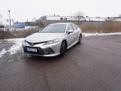 Begagnad Toyota Camry Hybrid Executive 218 HK (160 kW) 2022 Silver