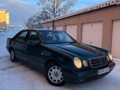 Begagnad Mercedes E240 170 HK (125 kW) 1999 Sedan