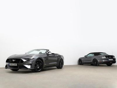 Grå Begagnad 2021 Ford Mustang GT Cab | 469 000 kr (Marknadspris)