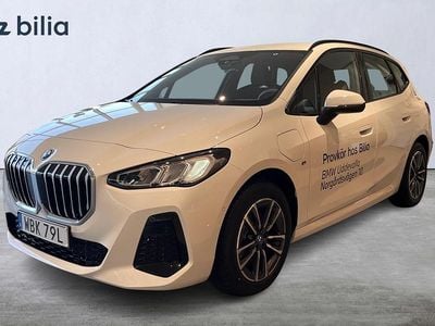Vit Begagnad 2024 BMW 225 Active Tourer Minibuss | 469 000 kr