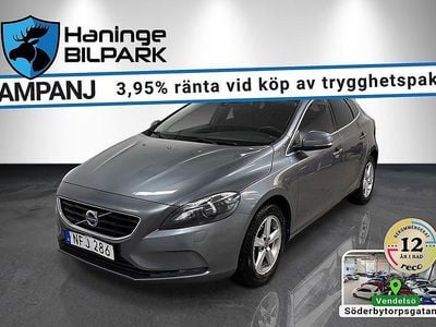 Grå Begagnad 2016 Volvo V40 Momentum Halvkombi | 159 995 kr (Marknadspris)