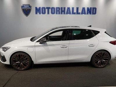Vit Begagnad 2022 Cupra Leon VZ2 Halvkombi | 289 000 kr (Marknadspris)