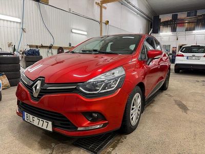 Begagnad Renault Clio IV Zen 90 HK (66 kW) 2018 Röd