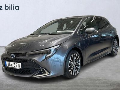 Mörkgrå Begagnad 2024 Toyota Corolla Hybrid Style Halvkombi | 277 700 kr (Bra pris)