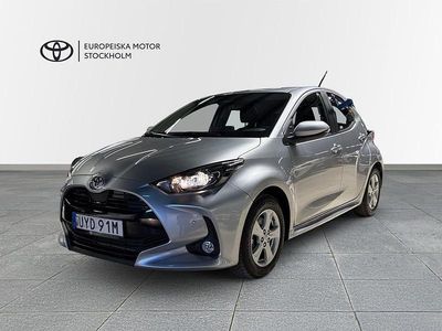 Silver Ny 2025 Toyota Yaris Hybrid Active Halvkombi | 259 900 kr (Marknadspris)