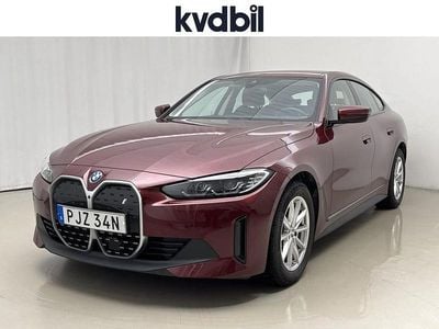 Röd Begagnad 2024 BMW i4 Sedan | 399 000 kr (Superpris)