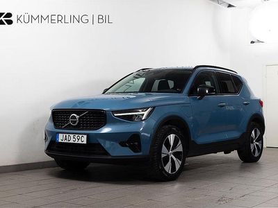 Blå Begagnad 2022 Volvo XC40 Plus SUV | 364 900 kr (Marknadspris)