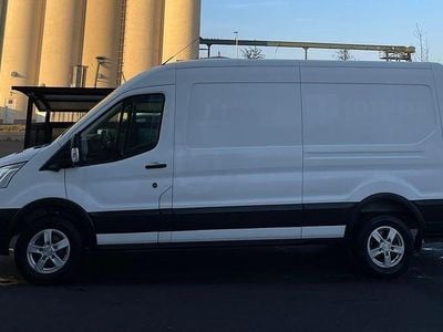 Grå (vit foliering) Begagnad 2022 Ford Transit Minibuss | 270 000 kr