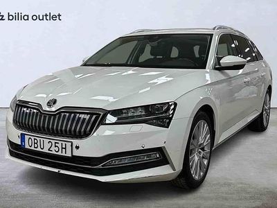Vit Begagnad 2021 Skoda Superb Kombi | 269 000 kr (Marknadspris)