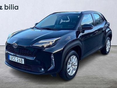Svart Begagnad 2024 Toyota Yaris Cross Active SUV | 284 900 kr (Marknadspris)