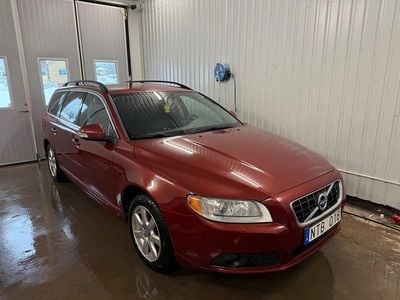 Röd Begagnad 2010 Volvo V70 Momentum Kombi | 49 900 kr (Marknadspris)