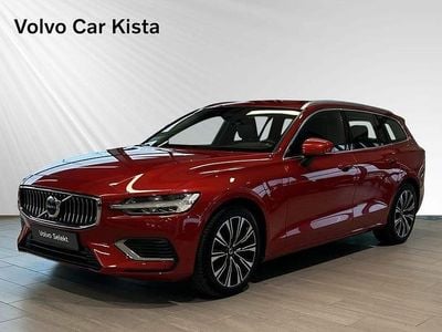 Röd Begagnad 2023 Volvo V60 Core Kombi | 319 900 kr (Marknadspris)