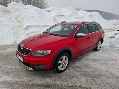 Begagnad Skoda Octavia Scout 184 HK (135 kW) 2015 Röd Kombi