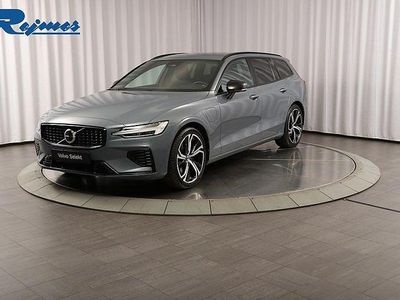 Grå (thunder grey metallic) Begagnad 2022 Volvo V60 Plus Kombi | 419 900 kr (Marknadspris)
