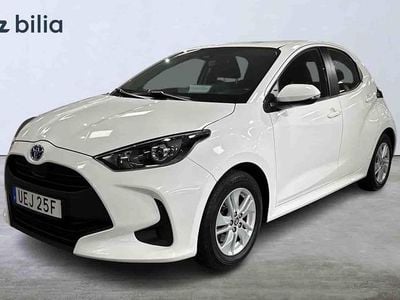 Begagnad Toyota Yaris Hybrid 2022 Vit Halvkombi