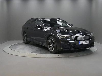 Svart Begagnad 2022 BMW 530e M Sport Kombi | 329 000 kr (Marknadspris)