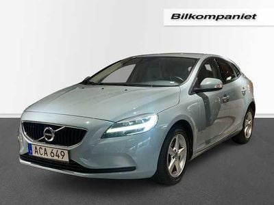 Ljusblå (blå) Begagnad 2017 Volvo V40 Business Edition Kombi | 159 000 kr (Marknadspris)