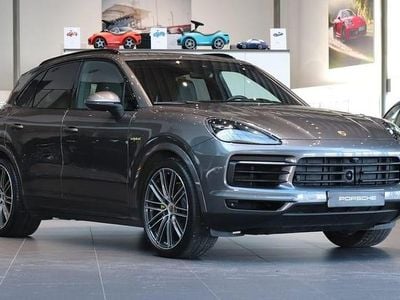 Grå Begagnad 2020 Porsche Cayenne SUV | 649 000 kr