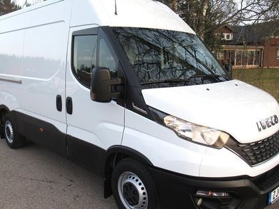 begagnad Iveco Daily 35-140 Högskåp 12 m3 Automat NYTT Drag 3500 kg 2020, Minibuss