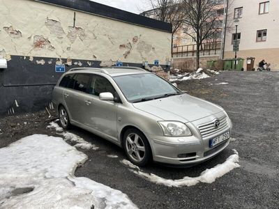 begagnad Toyota Avensis Kombi 2.0 D-4 VVT-i