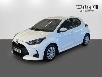 Vit Begagnad 2020 Toyota Yaris Hybrid Active Halvkombi | 179 900 kr (Marknadspris)