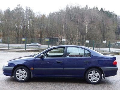 Blå Begagnad 2001 Toyota Avensis Sedan | 12 000 kr (Superpris)