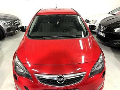 Begagnad Opel Astra Enjoy 110 HK (80 kW) 2012 Röd Halvkombi