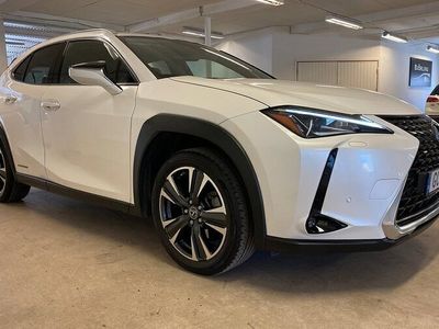 begagnad Lexus UX 250h E-Four AWD Premium Teknikpaket SoV-hjul 2021, SUV