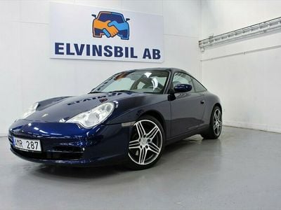 Begagnad Porsche 911 Carrera 320 HK (235 kW) 2002 Mörkblå Sportkupé