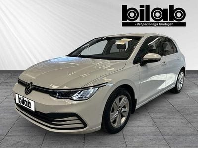 Vit Begagnad 2022 VW Golf VIII Life Halvkombi | 219 000 kr (Marknadspris)