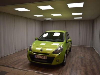 Begagnad Renault Clio II 101 HK (74 kW) 2010 Grön Halvkombi