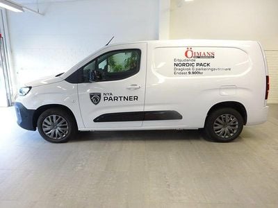 Vit Begagnad 2024 Peugeot Partner Minibuss | 349 900 kr