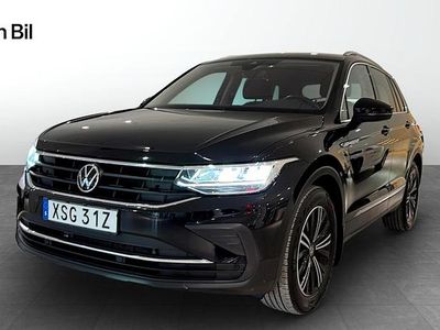 Deep black pearl Begagnad 2023 VW Tiguan SUV | 329 900 kr (Lite dyr)